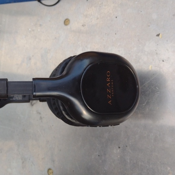 Azzaro Carque Black Wireless Over-Ear Headphones NWOT - Picture 2 of 2